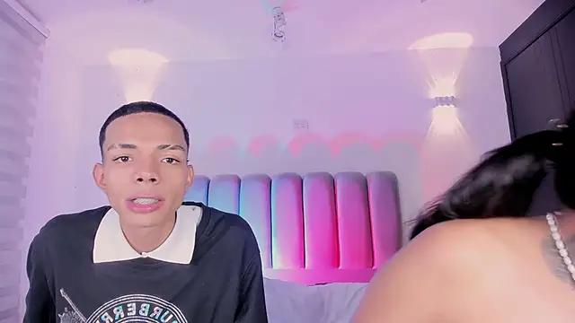 Snapshot of candyandmarilyn chatting on 11/28/25, 08:31 candyandmarilyn online show from 11/28/25, 08:31