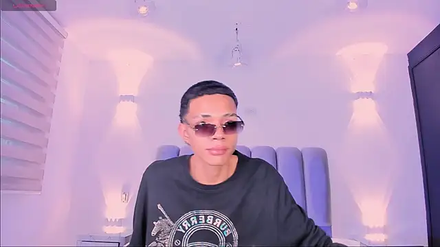 Snapshot of candyandmarilyn chatting on 11/12/25, 08:56 candyandmarilyn online show from 11/12/25, 08:56