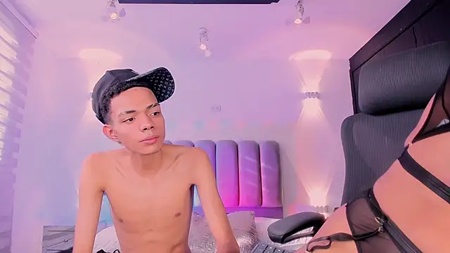 Snapshot of candyandmarilyn chatting on 11/22/25, 09:02 candyandmarilyn online show from 11/22/25, 09:02