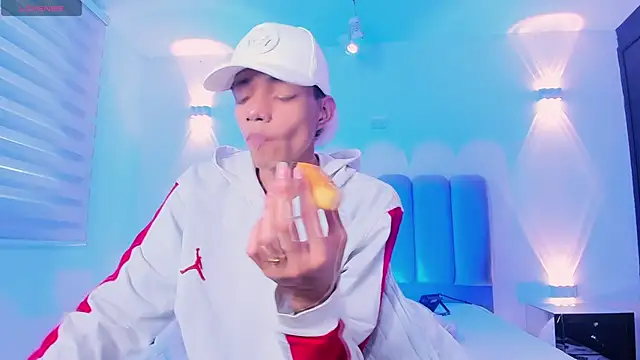 Snapshot of candyandmarilyn chatting on 09/24/25, 08:48 candyandmarilyn online show from 09/24/25, 08:48