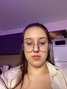 Snapshot of Vviikkssiikk chatting on 10/16/25, 03:42 Vviikkssiikk online show from 10/16/25, 03:42