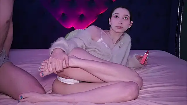 NanamiLovesTomoe online show from 12/14/25, 07:14