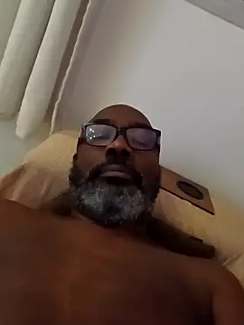 Snapshot of Bigmaumau54 chatting on 12/17/25, 12:48 Bigmaumau54 online show from 12/17/25, 12:48