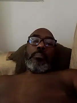 Snapshot of Bigmaumau54 chatting on 12/15/25, 12:38 Bigmaumau54 online show from 12/15/25, 12:38