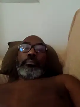 Snapshot of Bigmaumau54 chatting on 12/18/25, 01:11 Bigmaumau54 online show from 12/18/25, 01:11