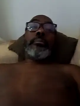 Snapshot of Bigmaumau54 chatting on 12/14/25, 02:18 Bigmaumau54 online show from 12/14/25, 02:18