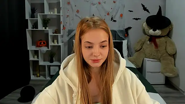 MelanieAlves online show from 11/06/25, 12:20