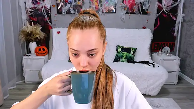 MelanieAlves online show from 11/08/25, 06:06