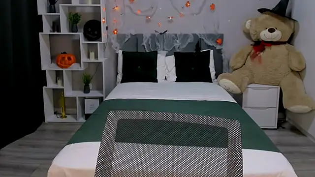 MelanieAlves online show from 10/14/25, 12:28