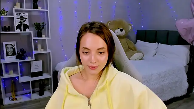 Snapshot of MelanieAlves chatting on 04/13/26, 08:35 MelanieAlves online show from 04/13/26, 08:35