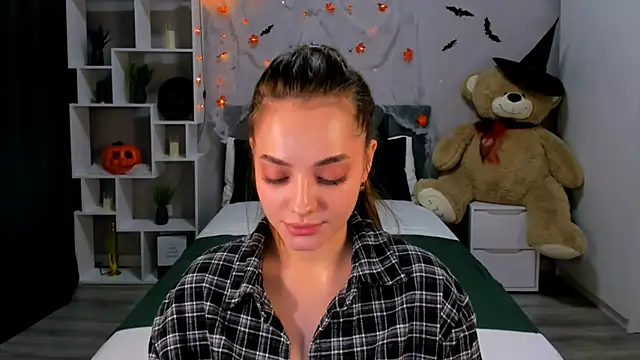 MelanieAlves online show from 10/13/25, 03:57