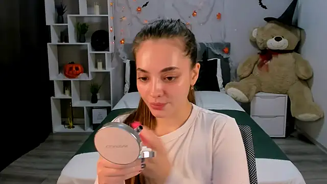 MelanieAlves online show from 10/15/25, 12:35