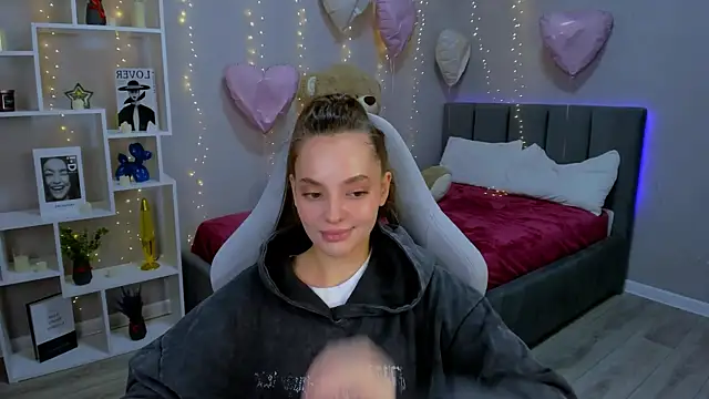 Snapshot of MelanieAlves chatting on 03/13/26, 06:46 MelanieAlves online show from 03/13/26, 06:46