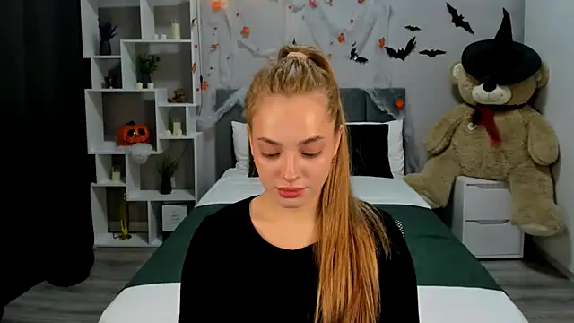 MelanieAlves online show from 11/05/25, 06:11