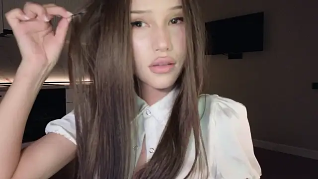Snapshot of Ella_lee15 chatting on 06/18/26, 01:48 Ella lee15 online show from 06/18/26, 01:48