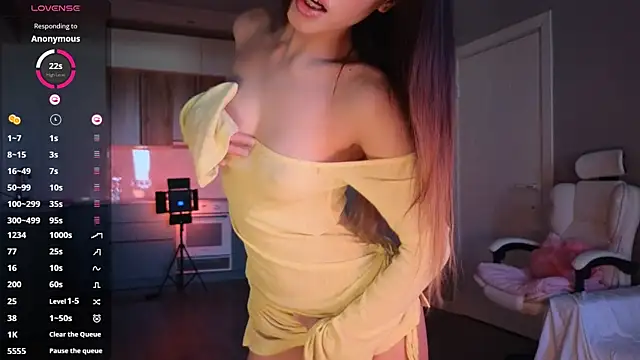 Ella lee15 online show from 10/31/25, 02:52