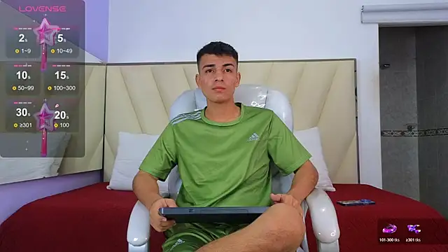 Hotboy21  online show from 11/09/25, 03:54