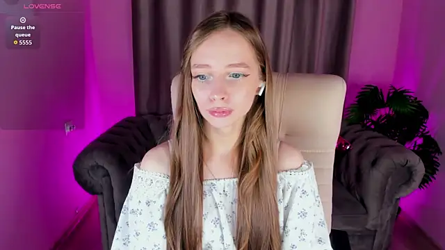 Amy Waynee online show from 11/07/25, 05:06