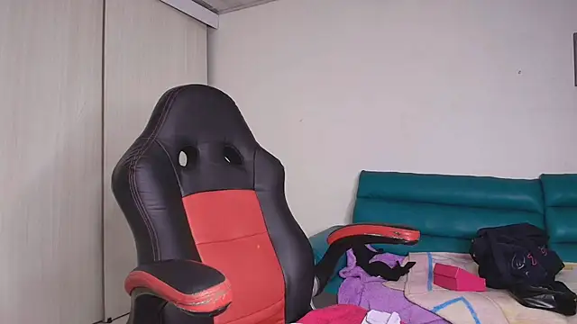 lovehotpink online show from 11/24/25, 08:53