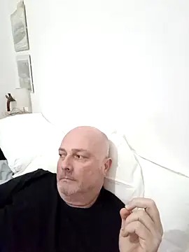 Alexis Bull online show from 03/04/26, 05:53