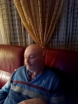 Alexis Bull online show from 10/09/25, 09:26