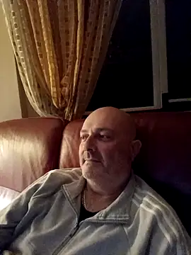 Alexis Bull online show from 12/03/25, 10:42