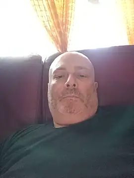 Snapshot of Alexis_Bull chatting on 06/14/26, 02:40 Alexis Bull online show from 06/14/26, 02:40