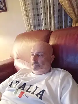 Snapshot of Alexis_Bull chatting on 06/15/26, 10:31 Alexis Bull online show from 06/15/26, 10:31