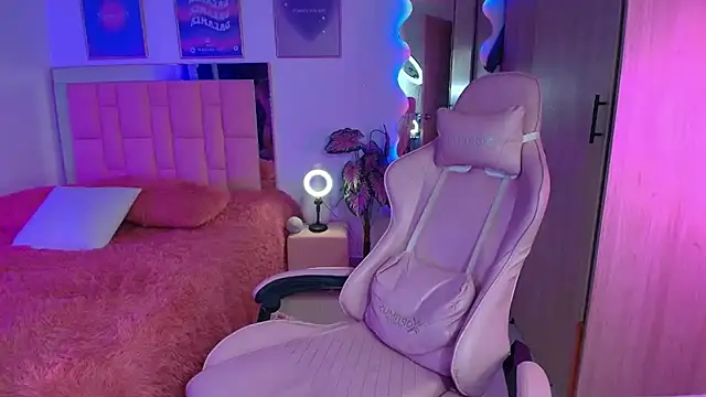 lunesweet online show from 10/27/25, 02:12