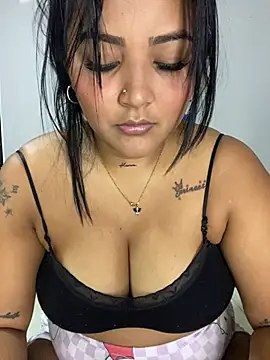 Snapshot of sashaoficial_ chatting on 06/02/26, 11:49 sashaoficial online show from 06/02/26, 11:49