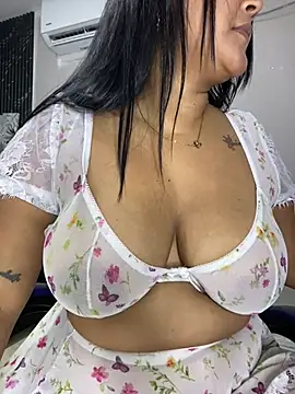 Snapshot of sashaoficial_ chatting on 05/11/26, 11:24 sashaoficial online show from 05/11/26, 11:24