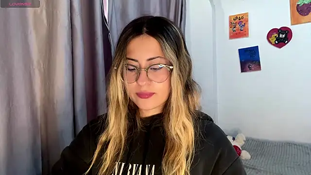 emma  bell  online show from 10/21/25, 03:22