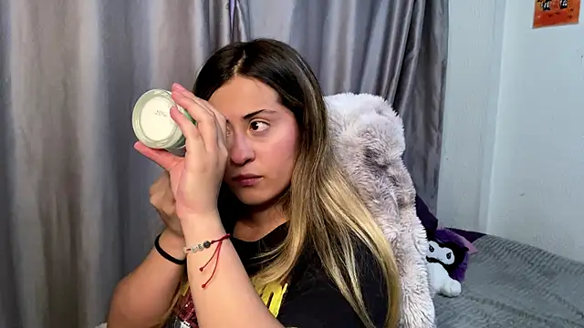 emma  bell  online show from 11/09/25, 10:25