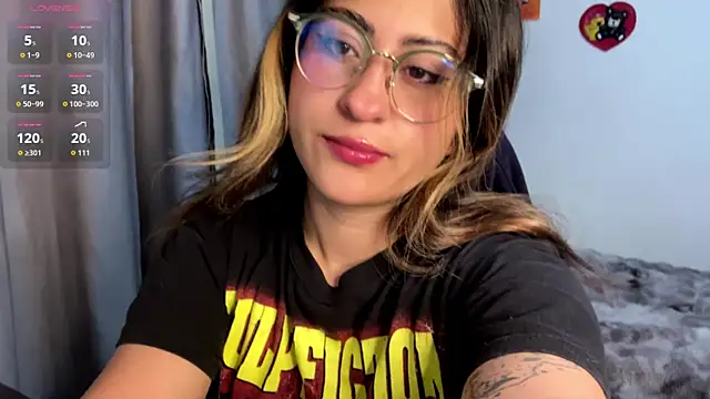 Snapshot of emma__bell_ chatting on 10/01/25, 10:46 emma bell online show from 10/01/25, 10:46