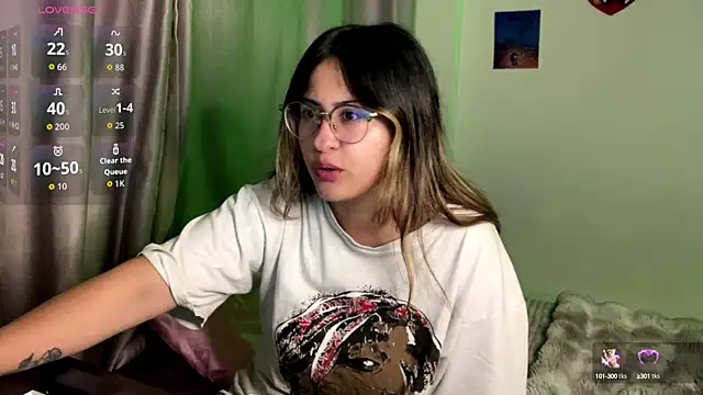 Snapshot of emma__bell_ chatting on 09/25/25, 01:00 emma bell online show from 09/25/25, 01:00