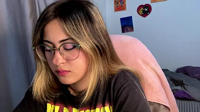 emma  bell  online show from 10/24/25, 10:09