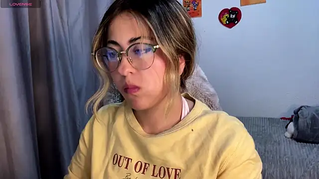 emma  bell  online show from 11/03/25, 10:57