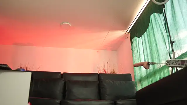 bonniie 98  online show from 10/18/25, 07:16