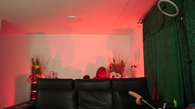 bonniie 98  online show from 12/13/25, 08:04