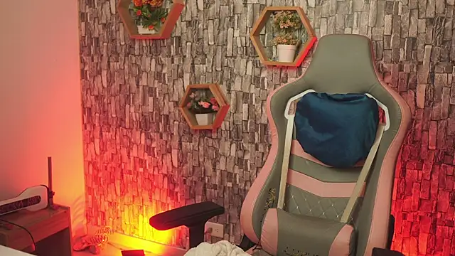 bonniie 98  online show from 04/10/26, 04:08