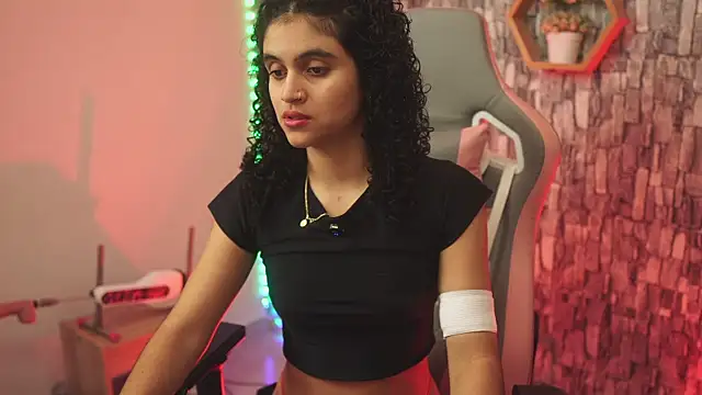 bonniie 98  online show from 12/18/25, 09:07