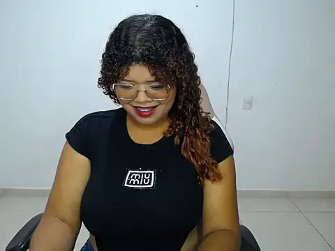 natalietits1 online show from 12/18/25, 04:28