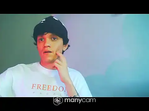 santihot089 online show from 10/18/25, 09:28