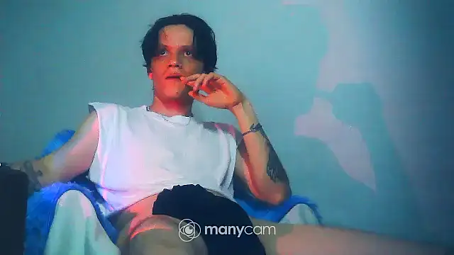 santihot089 online show from 10/18/25, 03:19