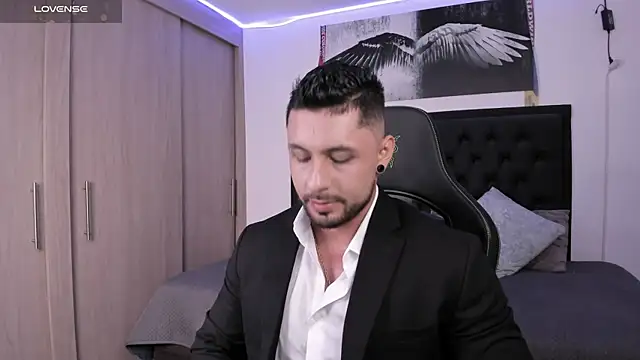 santi aesthetic online show from 10/08/25, 03:41