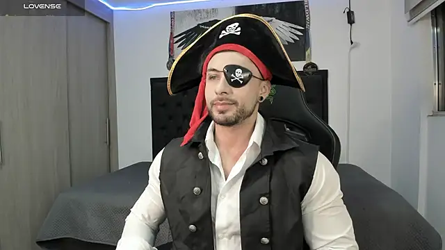 santi aesthetic online show from 10/31/25, 02:19