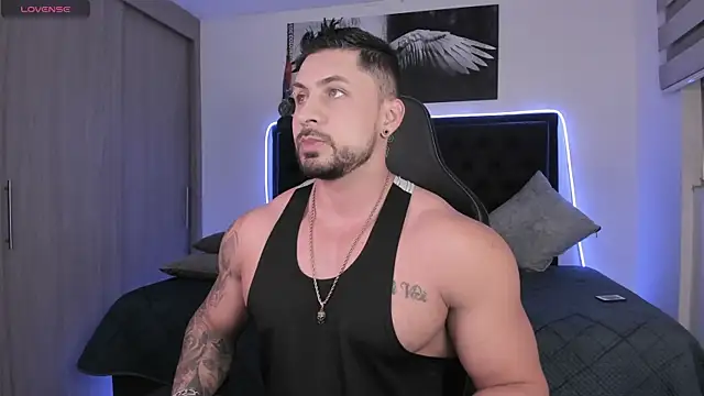 santi aesthetic online show from 04/25/26, 03:09