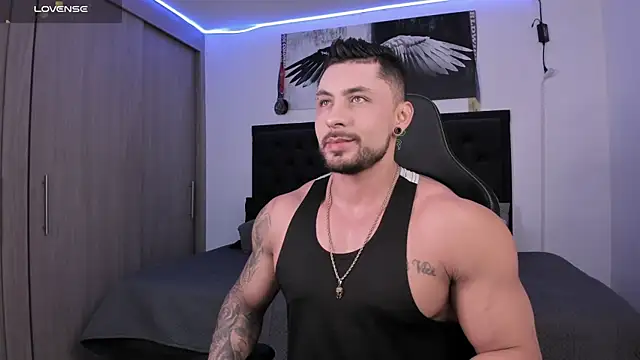 santi aesthetic online show from 10/04/25, 02:46