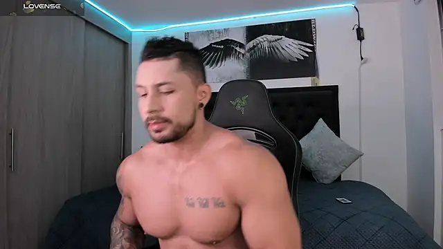 santi aesthetic online show from 09/24/25, 04:52