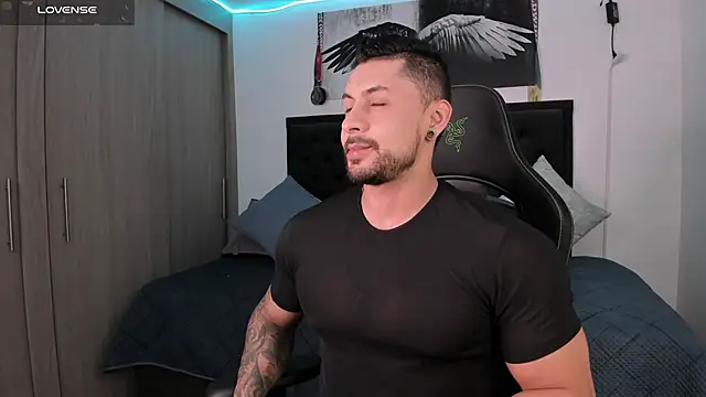 santi aesthetic online show from 09/23/25, 03:46